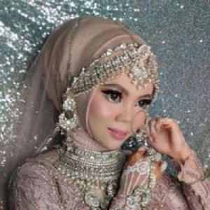 Siti Khoirunnisa profile icon