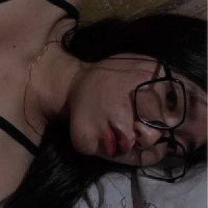 Jhenia Flores profile icon