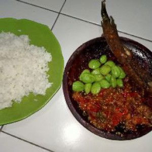 Putri Febian profile icon