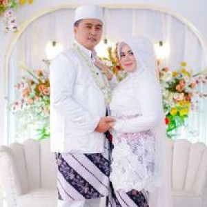 RaEre Retno Budiningsih profile icon