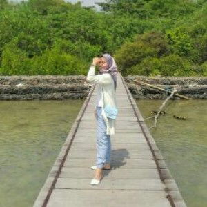 Rizqi Wulansari profile icon