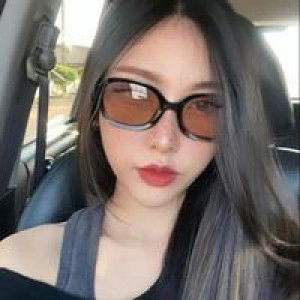 Fah Sutasinee profile icon