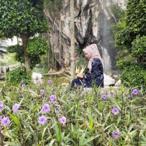 surayati aya profile icon