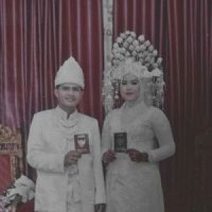 Dini Agustina profile icon