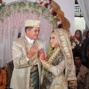 Veby Adriani profile icon