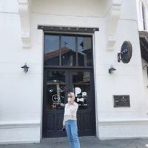 Dina Pangesti profile icon