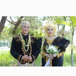 Esti ayu Lestari profile icon