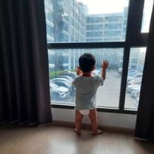 R May Liee profile icon