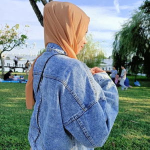 Lusiana Diwirya profile icon