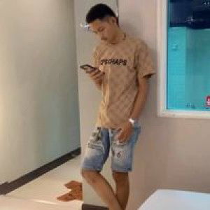 เลว ยันเงา profile icon