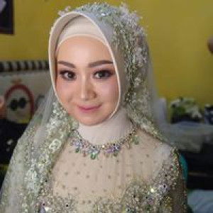 Dina Putriningthiass profile icon