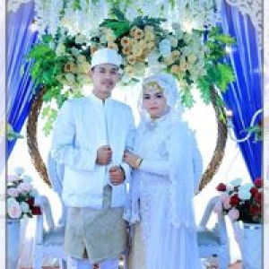 Reni Anjania profile icon