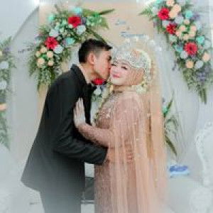 Leni Susantii Zatullini profile icon