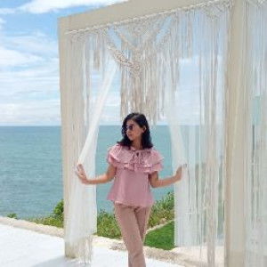 desti purwantari profile icon