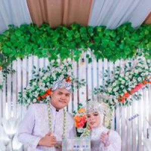 Ade Susanti profile icon