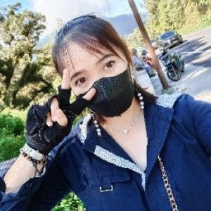 Lia Tania profile icon