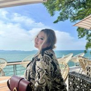 Catherine Derulo profile icon