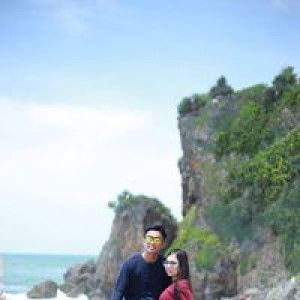 Risty Astutik profile icon