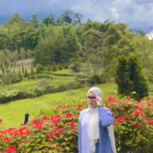 Ratna Yunita Sari profile icon