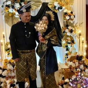 Cik Nur profile icon