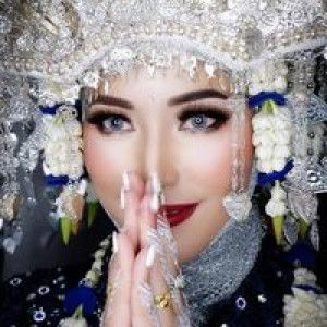 EkHa ZUraida AE profile icon