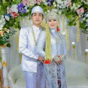 Elina Isasi profile icon