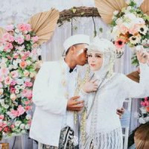 Novie Ariyanti profile icon