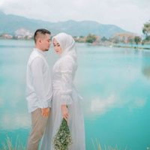 Ratih Apriliani profile icon