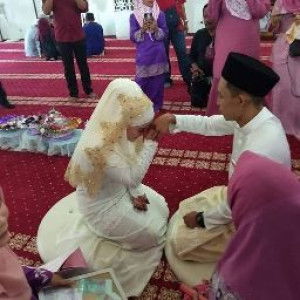 Emanyna Shafurah profile icon