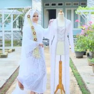 Siti Khoirunnisa profile icon