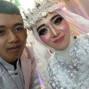 Dewi Astiani profile icon