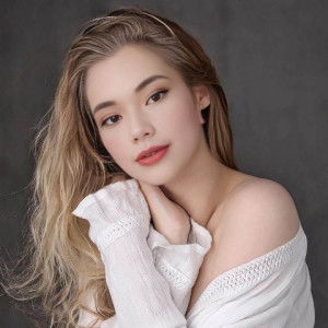 Vanessa Bacer profile icon