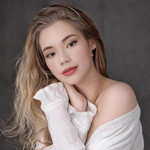 Vanessa Bacer profile icon