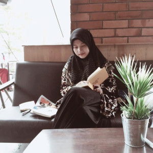 lutfiah hayati profile icon