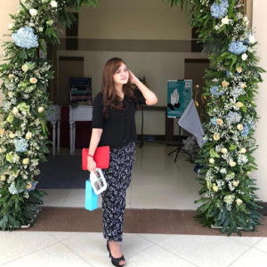 Retha putri profile icon