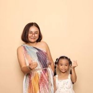 White-Saminee Parnyoung profile icon