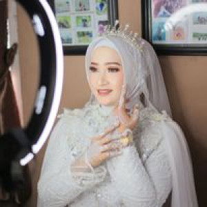 Gita Apriola profile icon