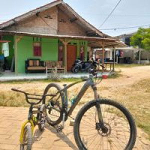 Eris Azam profile icon