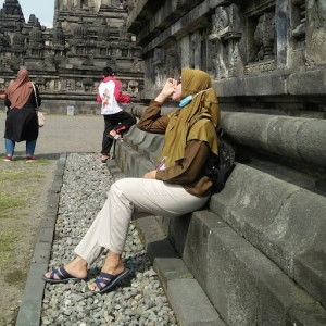 Dewi Kurniasih profile icon