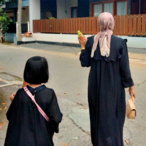 Azizah Nur profile icon