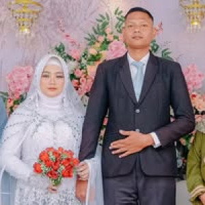 Dwi Nur Aini profile icon