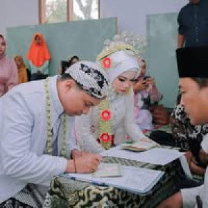 Eva Pebriana profile icon