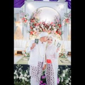 Esty Widiya profile icon