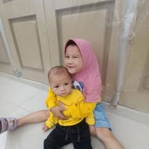 Dewi Kumalasari profile icon