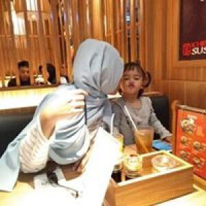 Resti Hanah profile icon