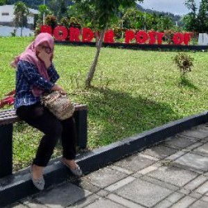 Lharas setyaningrum profile icon