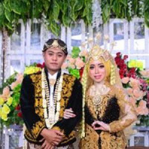 Dewi Siti Khomariyah profile icon