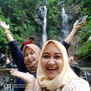 Reni Apriyani profile icon