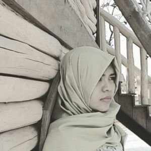 Tria Nur Fitriani profile icon