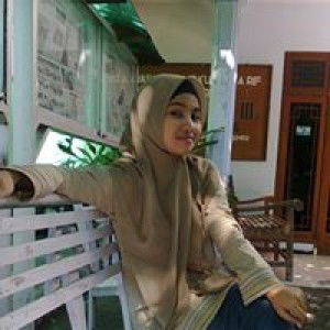 Siti Qomariyah profile icon